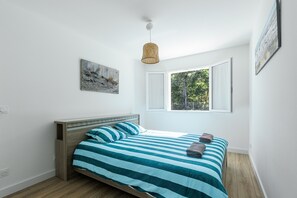 WiFi, bed sheets