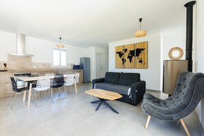 Interior - “Villa des Bourdaines” with Private Pool – Conciergerieland (Vielle Saint-Girons)