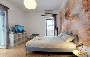 2 habitaciones, tabla de planchar con plancha, wifi y ropa de cama 