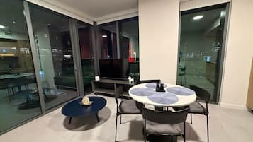 Basic Apartment, City View | Ruang makan