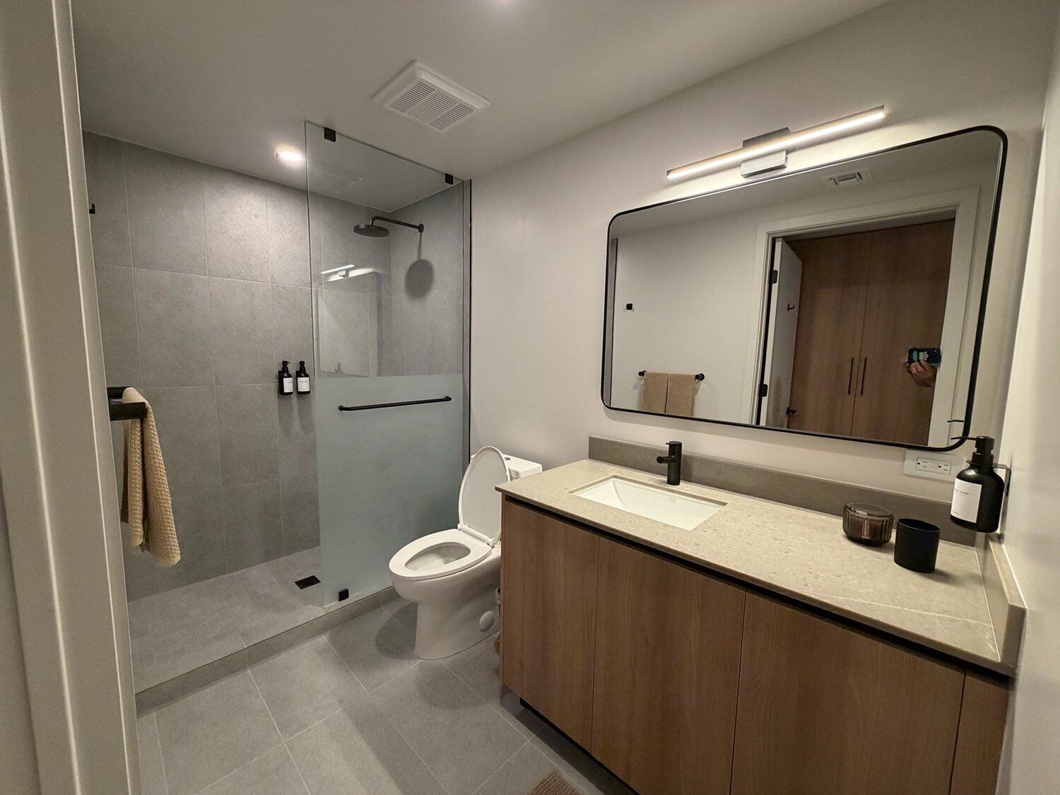 Basic Apartment, City View | Bathroom