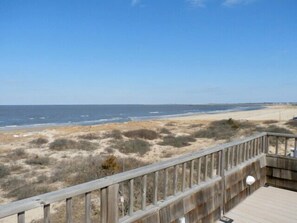 On the beach - Beautiful Penthouse 3 Bedroom Condo in Breakwater House with Bay Views! (Lewes)