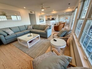 Smart TV - Beautiful Penthouse 3 Bedroom Condo in Breakwater House with Bay Views! (Lewes)