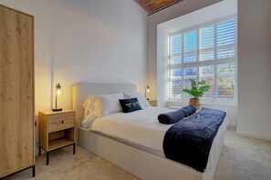 3 bedrooms, iron/ironing board, free WiFi, bed sheets - Ancoats Apartment Old Spinning Mill & Free parking - Pass the Keys (Manchester)