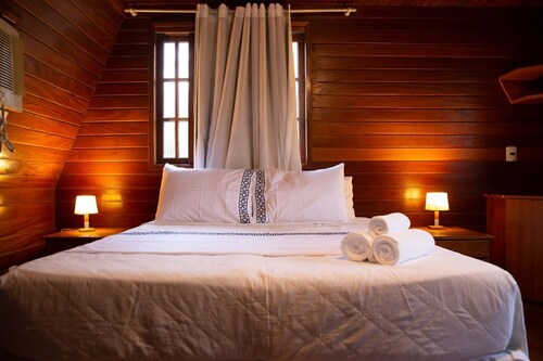 Chal Luz do Sol Pet Friendly c Vista e Garagem