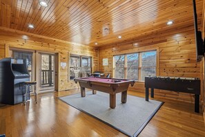 Games room - Super Convenient Gatlinburg Location*Sleeps 8*Resort Setting (Gatlinburg)