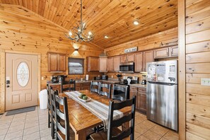 Fridge, microwave, oven, stovetop - Super Convenient Gatlinburg Location*Sleeps 8*Resort Setting (Gatlinburg)