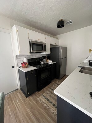 Frigorífic, microones, forn i placa de cuina 