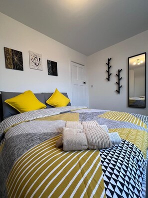 Internet, bed sheets - Two Bed Villa Notts for families and professionals (Nottingham)