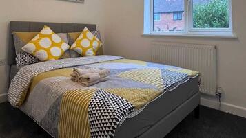 2 bedrooms, internet, bed sheets
