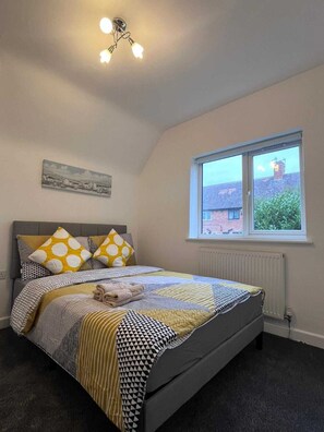 2 bedrooms, internet, bed sheets - Two Bed Villa Notts for families and professionals (Nottingham)