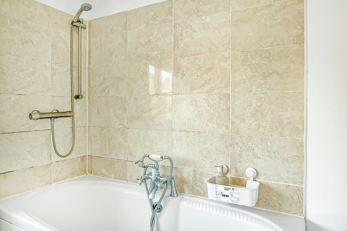 Dusche, Haartrockner, Shampoo