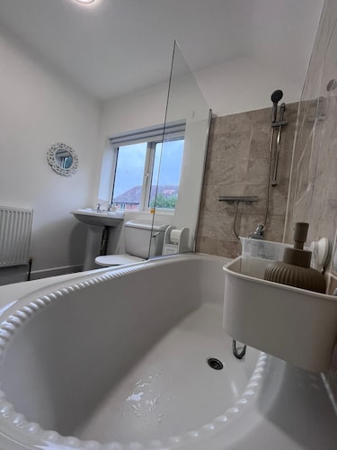 Two Bed Villa Notts for families and professionals