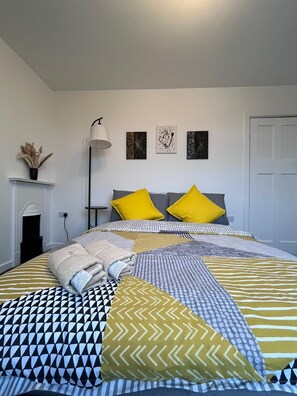 2 bedrooms, internet, bed sheets - Two Bed Villa Notts for families and professionals (Nottingham)
