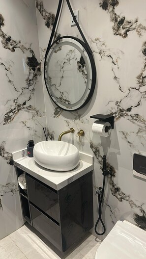 Shower, hair dryer, towels, soap - Best in class vacation home here in the ancient city of Benin! (Benin City)