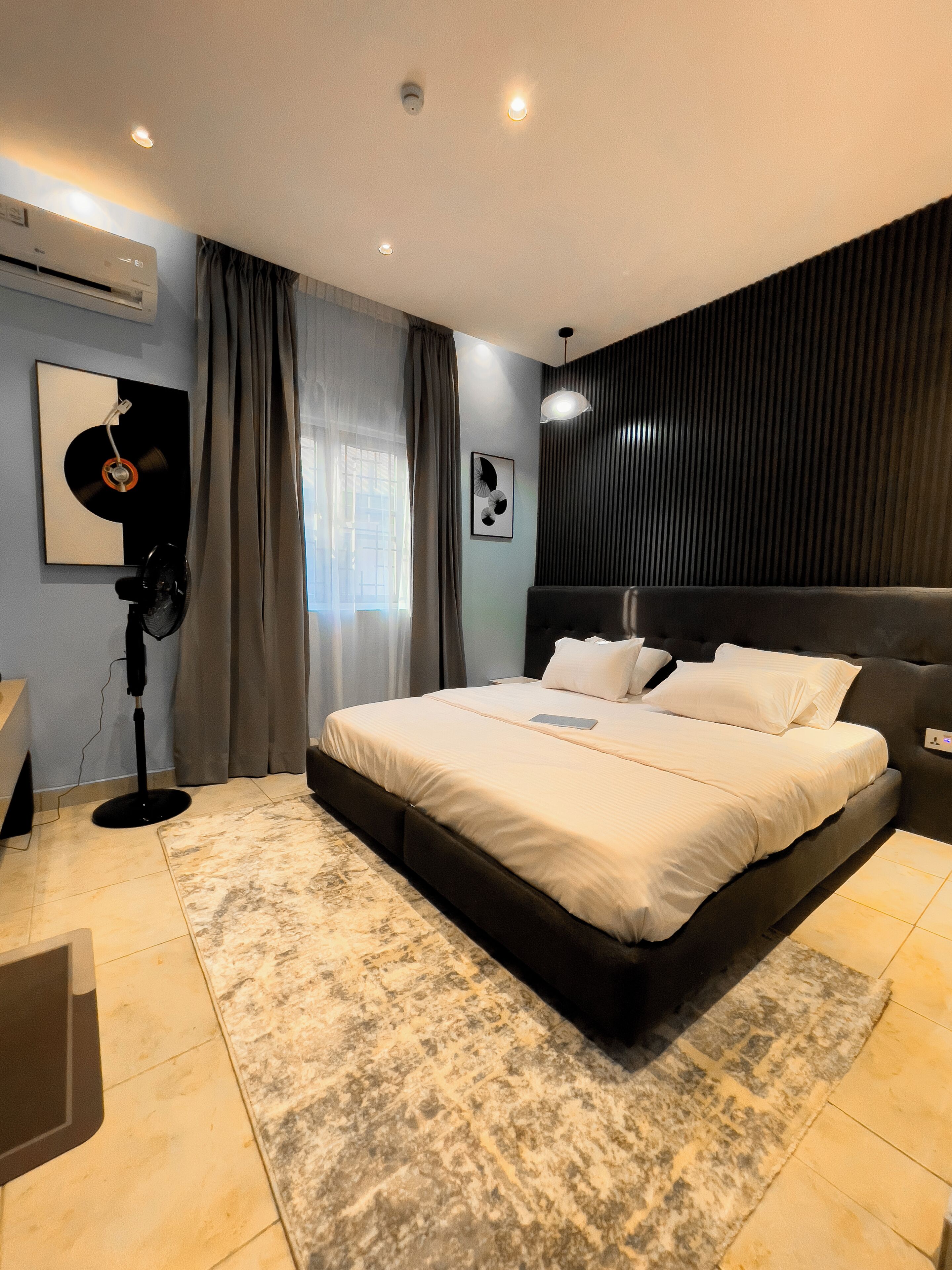 4 bedrooms, desk, iron/ironing board, travel cot