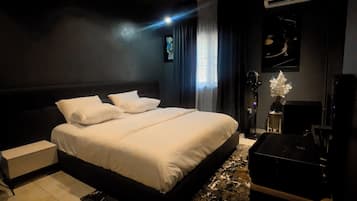 4 chambres, bureau, fer et planche Ă repasser, lit parapluie