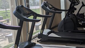 Fitness facility - Charming 2 bedroom apartment with AC in adorable Detroit (Detroit)