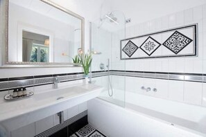 Shower, hair dryer, bidet, towels - Villa Guarracino Luxury with private hot tube (Amalfi)
