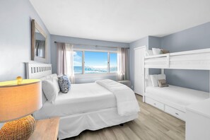 3 bedrooms, free WiFi, bed sheets - ☀️Stunning Beachfront Views | 2 Pools ☀️Pinnacle Port A-121 (Panama City Beach)