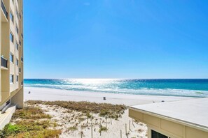 On the beach - ☀️Stunning Beachfront Views | 2 Pools ☀️Pinnacle Port A-121 (Panama City Beach)