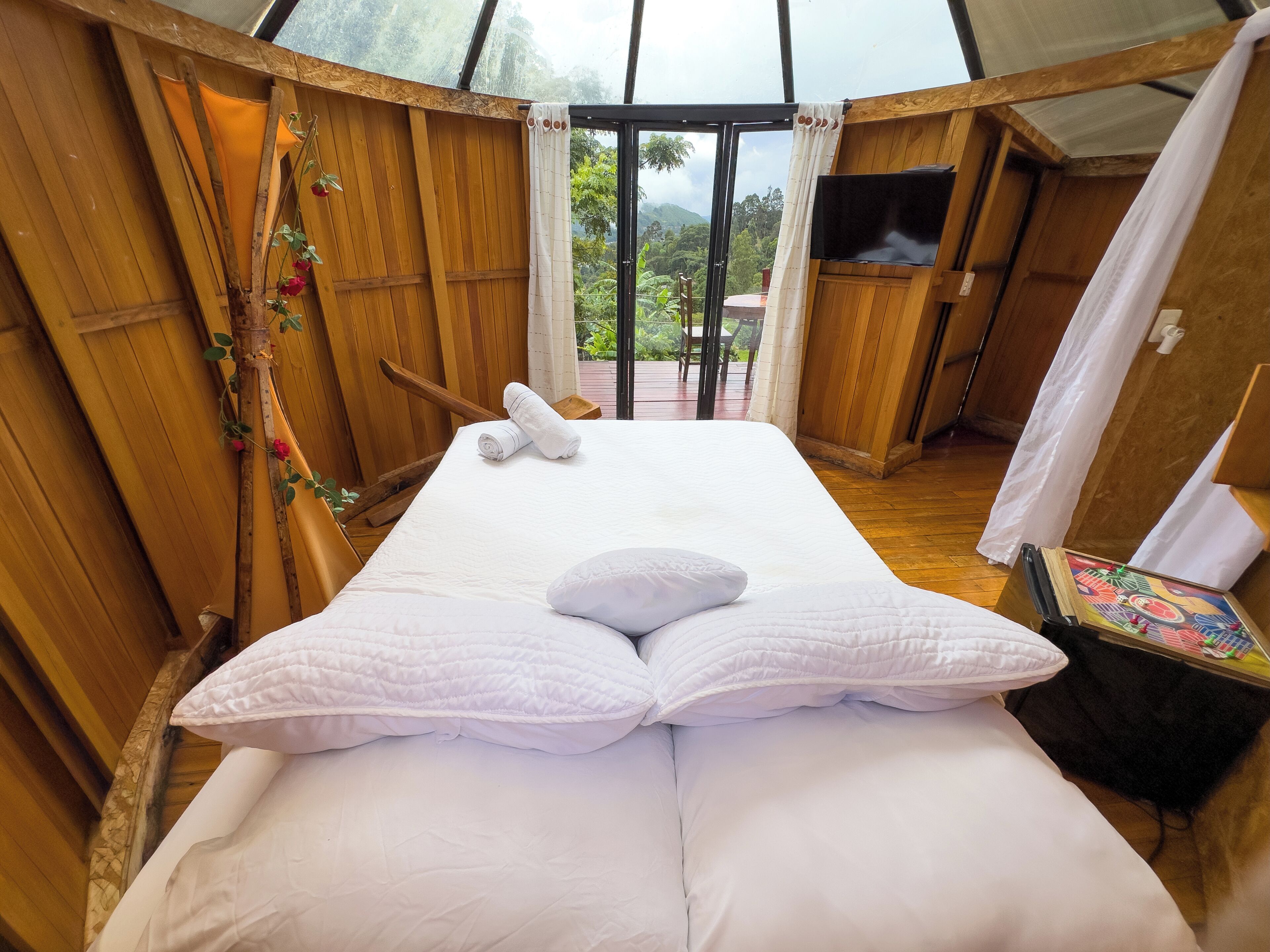 Exclusive Cabin, Mountain View | Down duvets, free WiFi