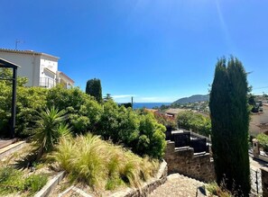 Property grounds - Family house with pool and sea view (Mandelieu-la-Napoule)