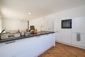Fridge, microwave, oven, dishwasher - 2Bels02 - Cosy house with swimming pool for 6 people (Vidreres)
