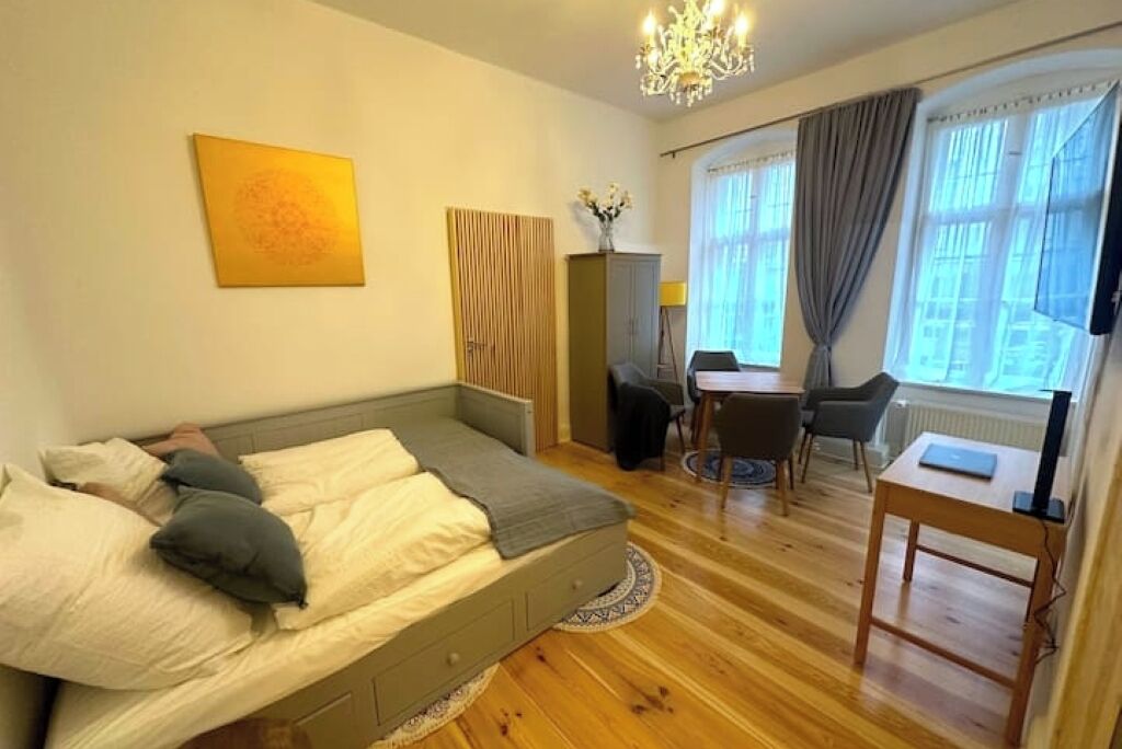 1 slaapkamer, een strijkplank/strijkijzer, wifi, beddengoed