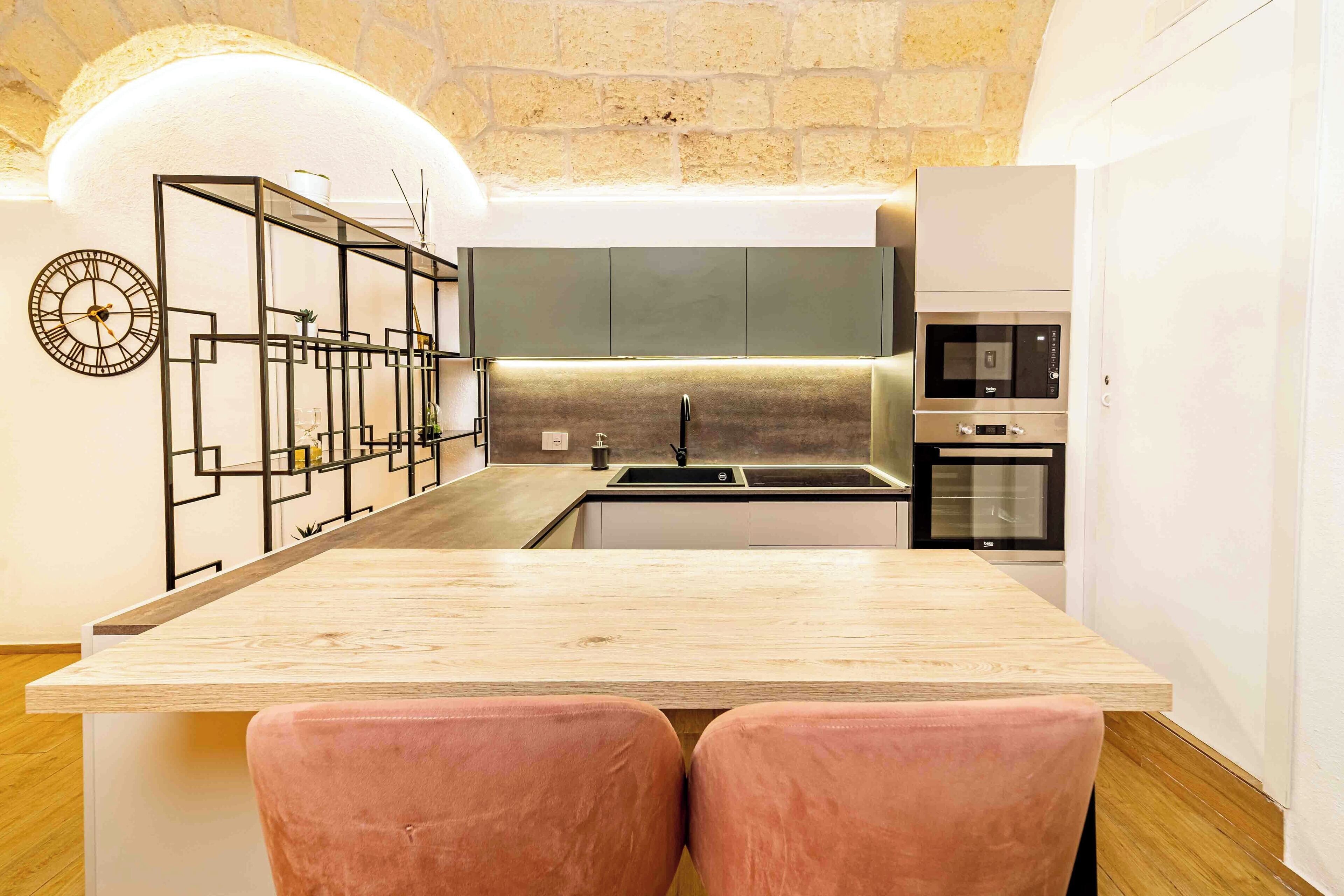 Micro-ondes, four, plaque de cuisson