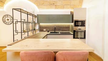 Micro-ondes, four, plaque de cuisson