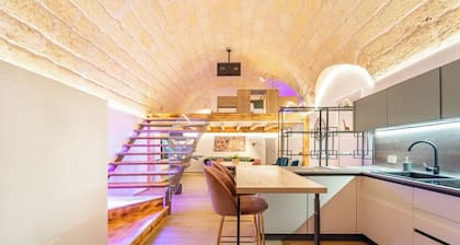 Romantic Deluxe Suite with hot tub and pets allowed.