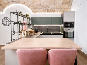 Fridge, microwave, oven, stovetop - Independent B&B deluxe suite with hot tub near Matera (Santeramo In Colle)