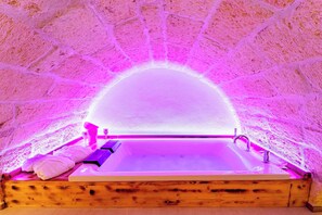 Ducha, bañera de hidromasaje, secador de pelo, bidet