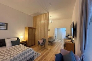 2 bedrooms, iron/ironing board, WiFi, bed sheets - Two Connected Apartments in Berlin Prenzlauer Berg – Sleeps 8  –  2 Bathrooms (Berlin)