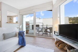TV, fireplace - 1SOL01 - apartamento en el centro de Llafranc (Llafranc)