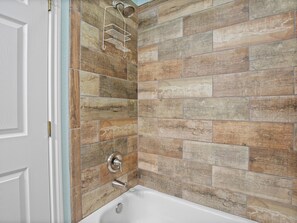 Shower, towels - Your Dream Colorado River Getaway! Great Fishing - Family fun! Minutes to Beach! (Matagorda)