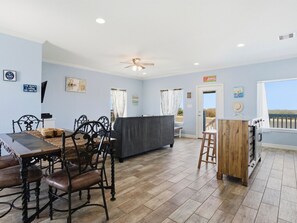 Dining - Your Dream Colorado River Getaway! Great Fishing - Family fun! Minutes to Beach! (Matagorda)