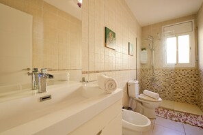 Shower - 2Sol02,SoliMar, cozy house with pool (Lloret de Mar)