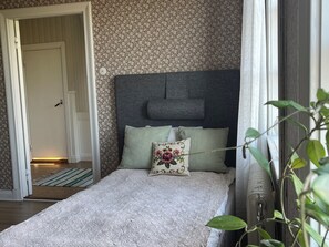 1 bedroom, travel crib, free WiFi