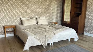 1 bedroom, travel crib, free WiFi
