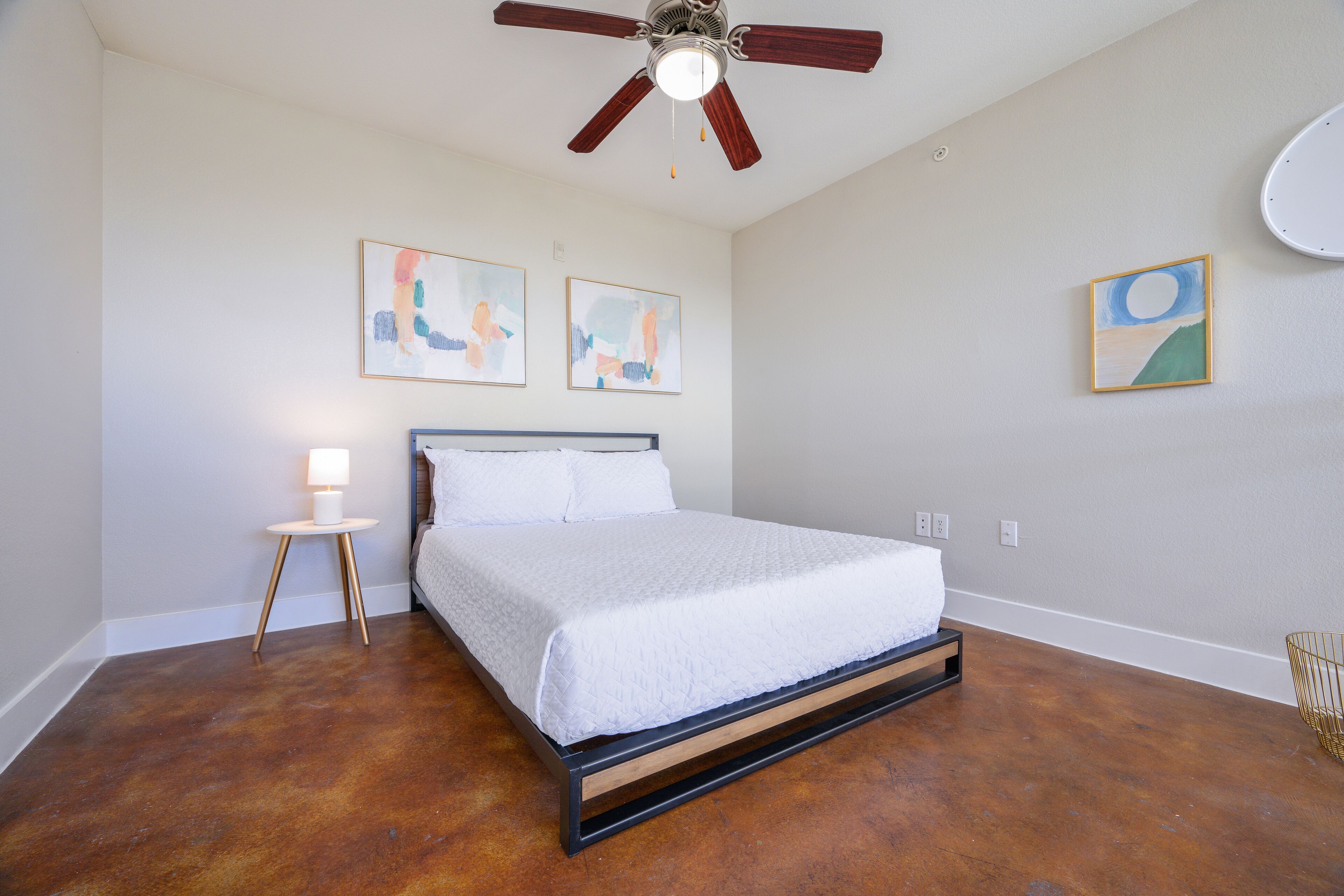 Acceso a internet y ropa de cama 