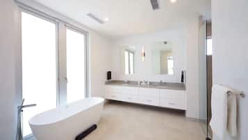 Serviettes fournies, savon, papier toilette