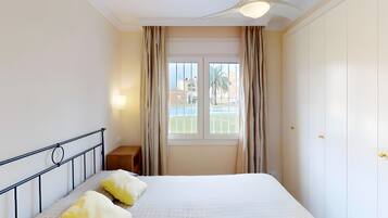 Bügeleisen/Bügelbrett, WLAN, Bettwäsche