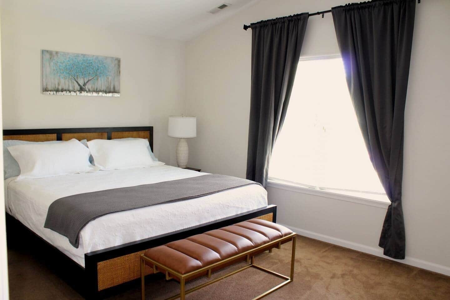 3 bedrooms, desk, iron/ironing board, travel crib