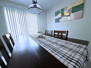 Dining - Work & Family Stay - Minutes from UNCC & Uptown (Charlotte)