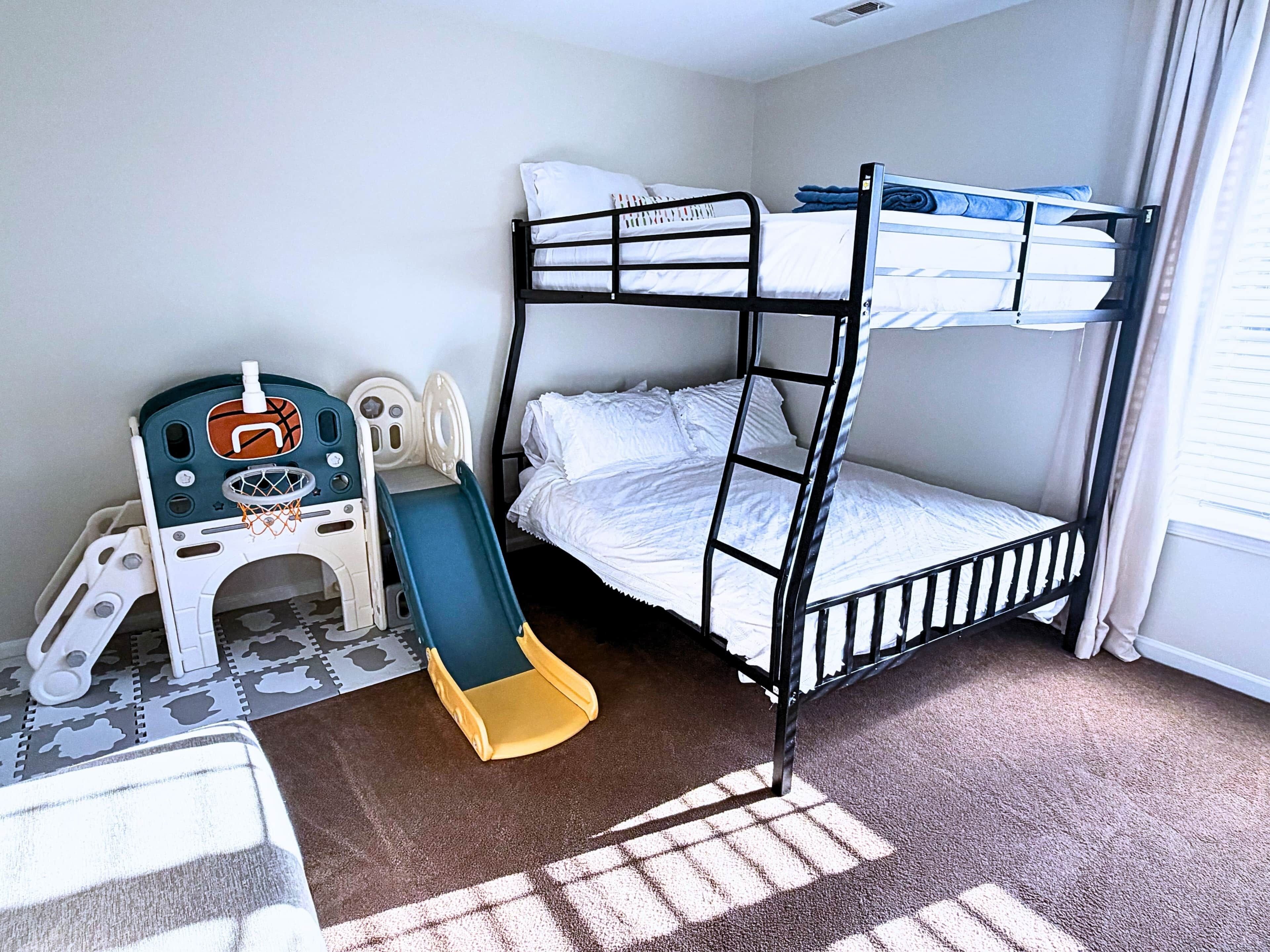 3 bedrooms, desk, iron/ironing board, travel cot