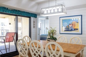 Dining - Summer Winds B-435, Oceanfront Condo with Amenities! (Indian Beach)