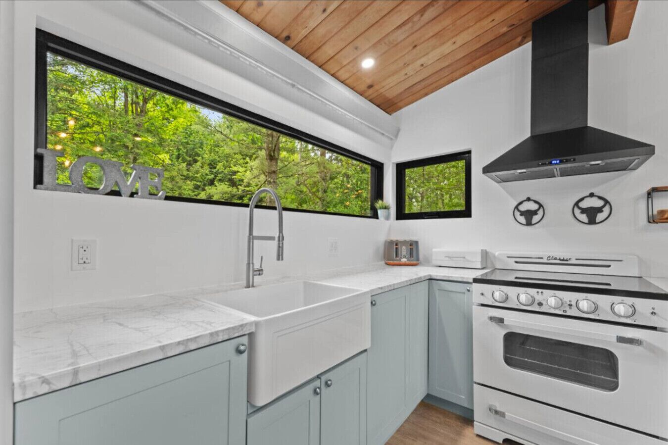 Frigorífic, microones, forn i placa de cuina 