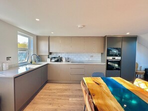 Fridge, microwave, oven, toaster - Penthouse Residence at Talgarth (London)